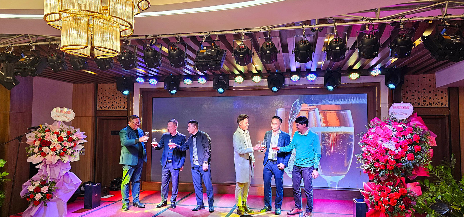 CÔNG TY CỔ PHẦN XI MĂNG THĂNG LONG TỔ CHỨC TIỆC TRI ÂN CÁC NHÀ PHÂN PHỐI KHU VỰC PHÍA BẮC VIỆT NAM