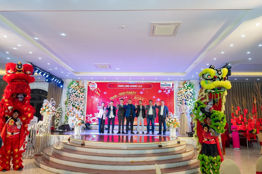 A LIVELY ATMOSPHERE AS THANG LONG CEMENT EMPLOYEES WELCOME THE LUNAR NEW YEAR